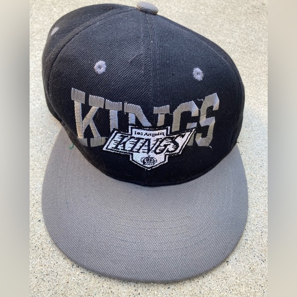 Los Angeles Kings Snapback Hat Unisex NHL Hockey One Size Street Gretzky Script - Picture 1 of 11